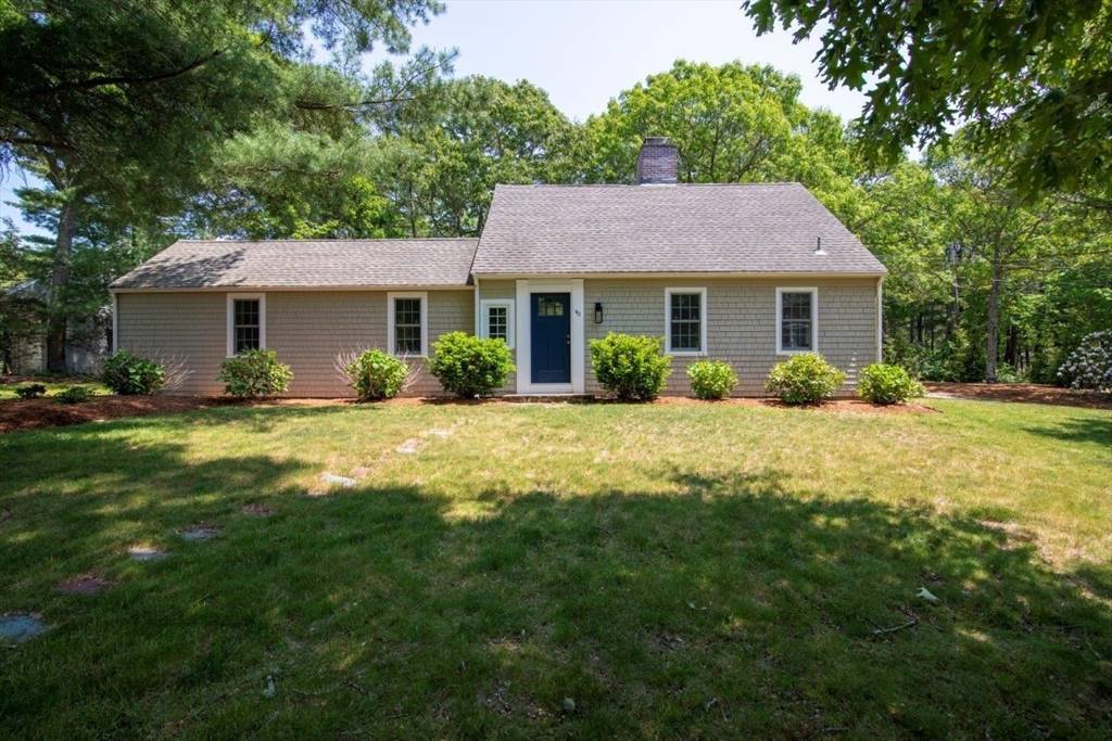 Mashpee, MA 02649,40 Halyard Ln