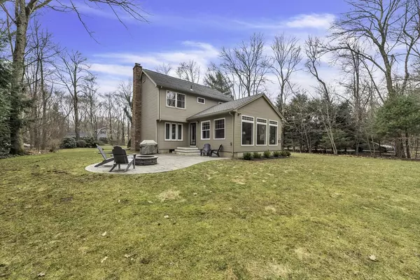 South Hadley, MA 01075,11 Ashton Ln