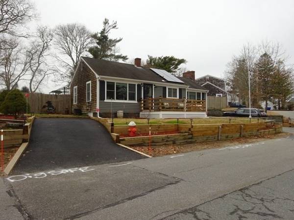 Bourne, MA 02532,15 Cranberry Rd