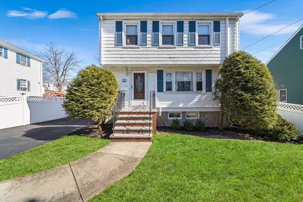 129 Saunders St, Medford, MA 02155