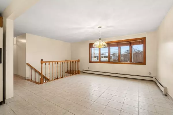 Saugus, MA 01906,22 Dow Street