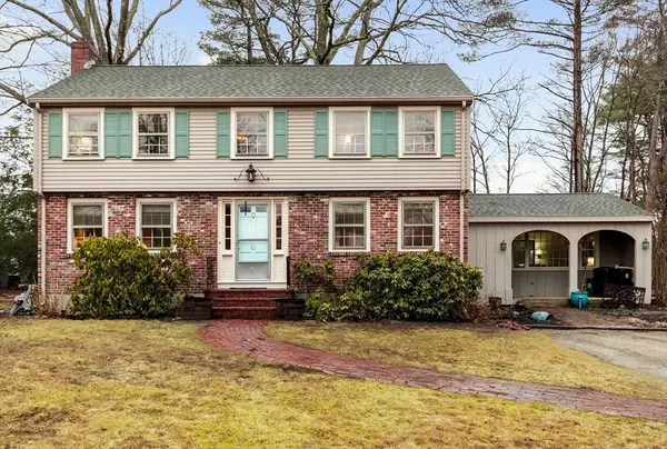 89 Postgate Rd, Hamilton, MA 01982