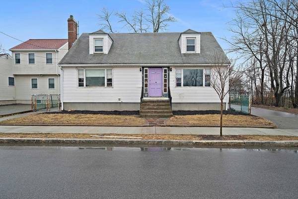 9 Darrow St, Quincy, MA 02169