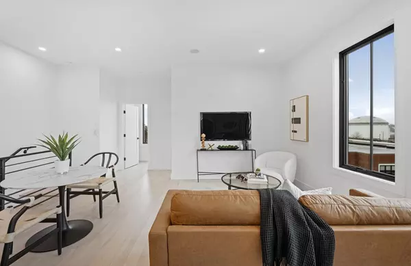 Boston, MA 02128,490 Bennington #PH4