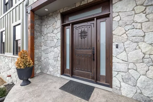 Southwick, MA 01077,47 College Highway