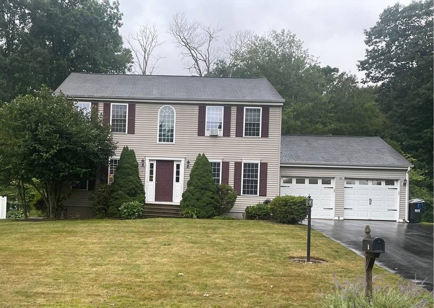 7 Ash Ln, Dudley, MA 01571