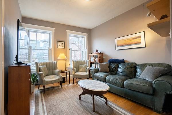 76 Phillips St #7, Boston, MA 02114