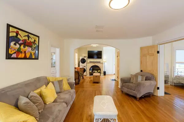 Oak Bluffs, MA 02557,55 Samoset Ave