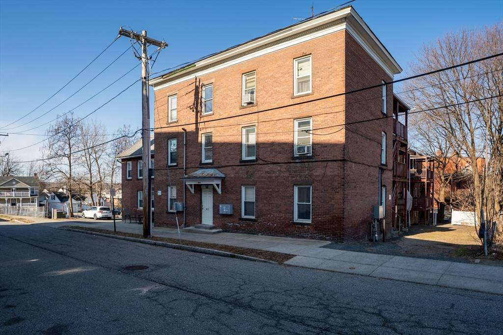 Chicopee, MA 01013,12-16 Chapman St