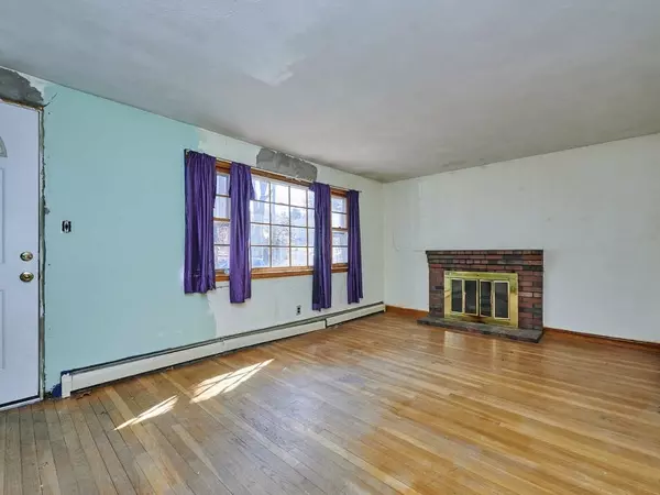 Salem, MA 01970,19 Ravenna Ave