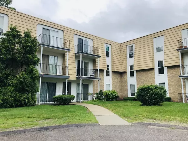 6 Shadowbrook Ln #36, Milford, MA 01757