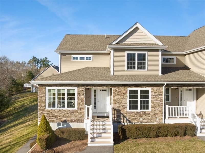 65 Bristol Cir #37, Raynham, MA 02767