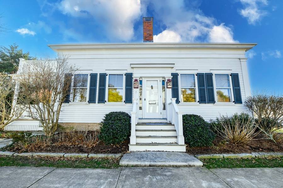 7 North St, Mattapoisett, MA 02739