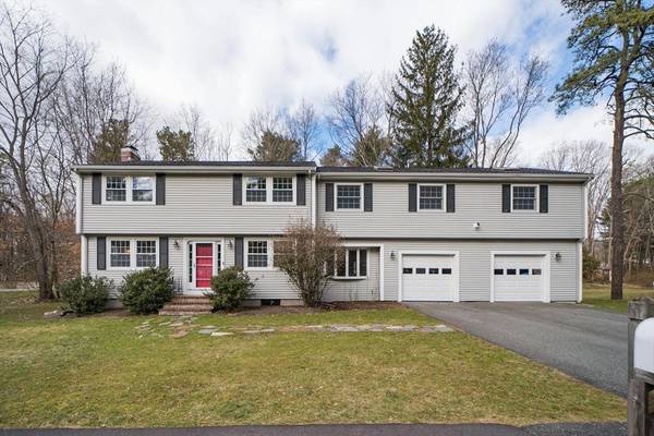 29 Kenney Rd, Medfield, MA 02052