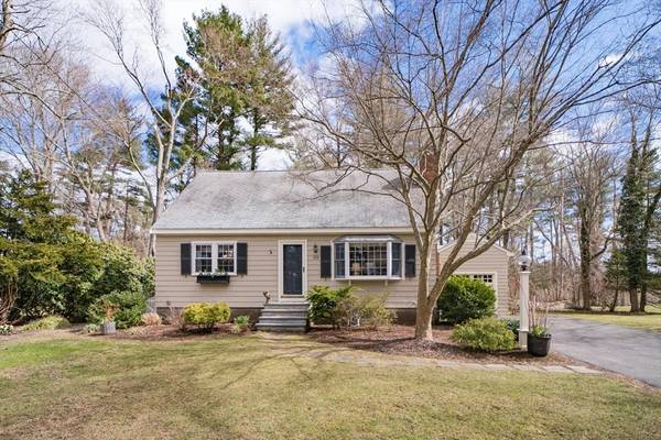 123 Harding St, Medfield, MA 02052