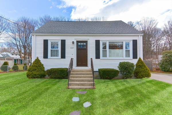 127 Ewing Dr, Stoughton, MA 02072