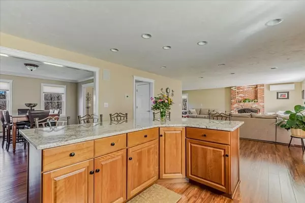 Rochester, MA 02770,14 Robinson Rd
