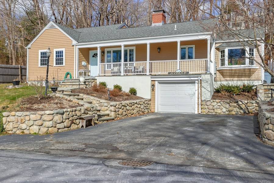 33 Simmons Rd, Hingham, MA 02043