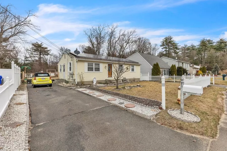 362 Parkerview St, Springfield, MA 01129