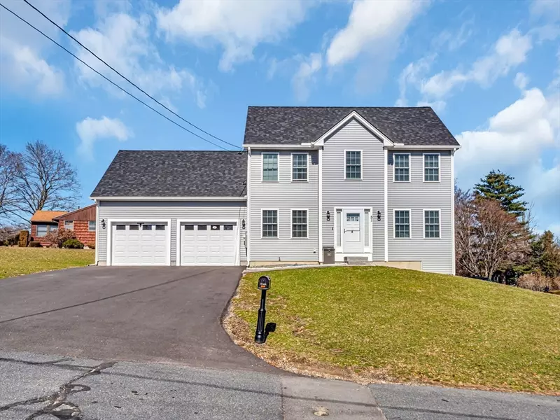 51 Fairlawn St, Fitchburg, MA 01420