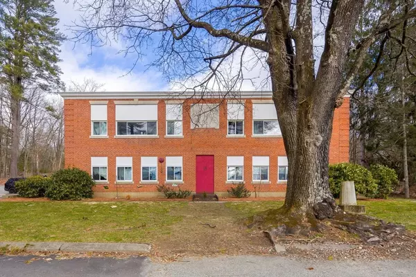 Grafton, MA 01560,13 Harding St. #8