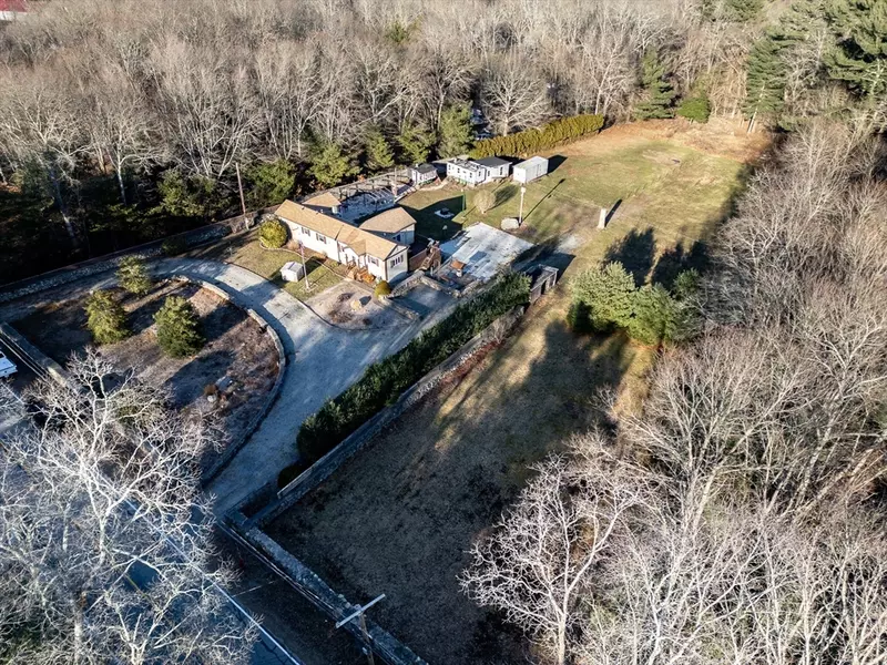 25 Mendall Rd, Acushnet, MA 02743