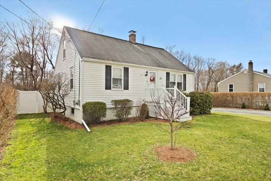 29 Reeds Ln, Holbrook, MA 02343