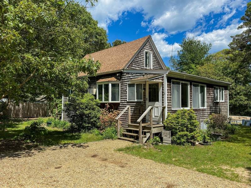 76 Eastville Ave, Oak Bluffs, MA 02557