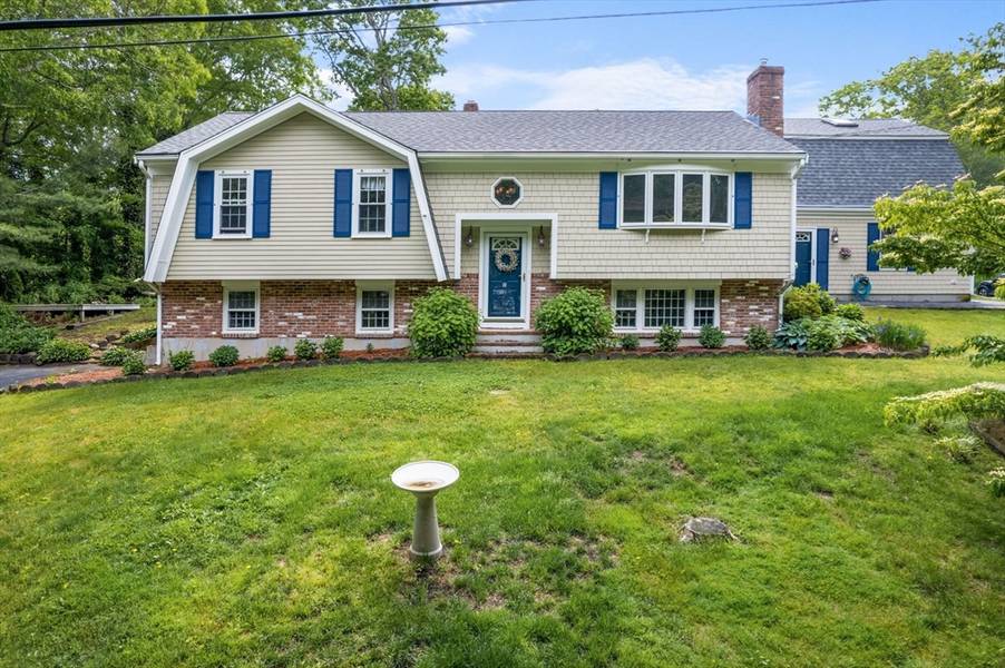 10 Carl Gardner Rd, Bourne, MA 02532