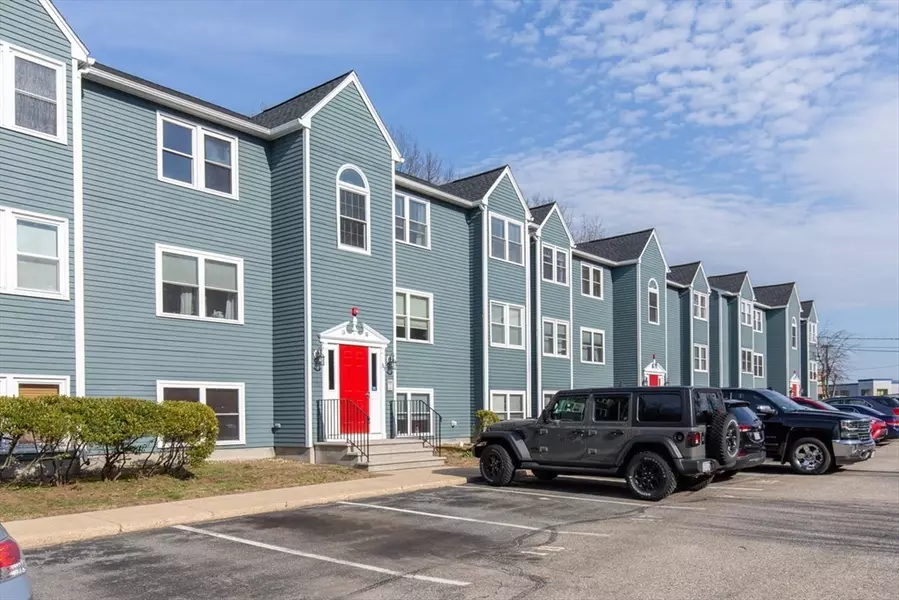 35 School St #18, Dracut, MA 01826