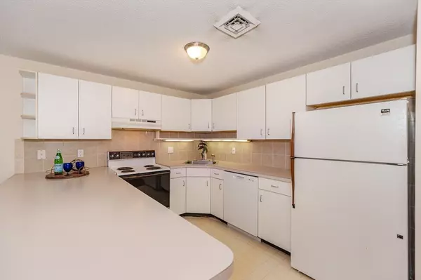 Medford, MA 02155,59-75 Valley St #3G