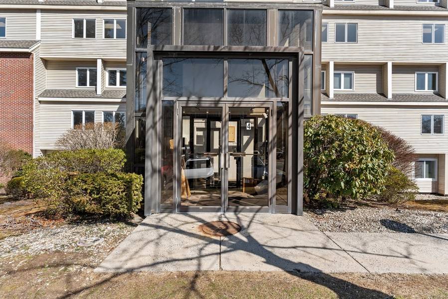 4 Duck Pond Rd #214, Beverly, MA 01915