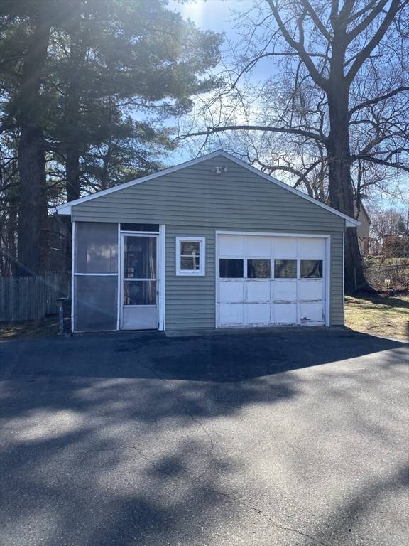 Chicopee, MA 01020,571 Britton St