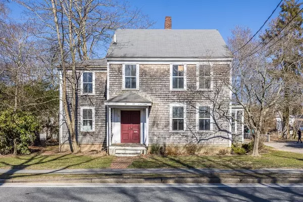 19 Locust St, Falmouth, MA 02540