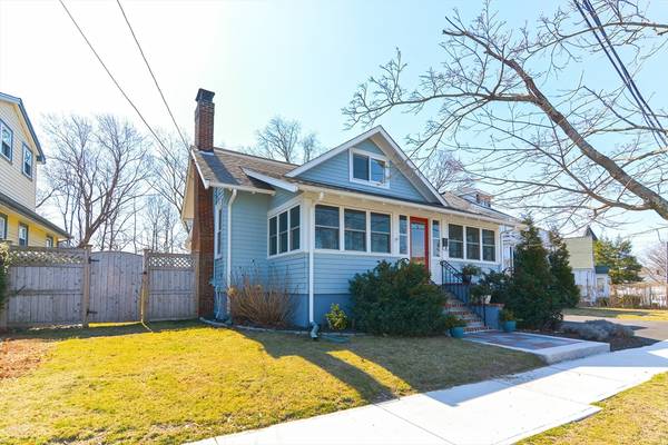 35 Warwick St, Quincy, MA 02170