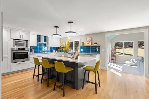 Marblehead, MA 01945,7 Calumet Lane