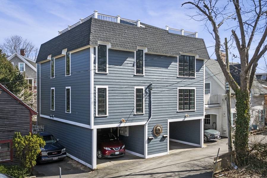 9 Hanover Court #1, Marblehead, MA 01945