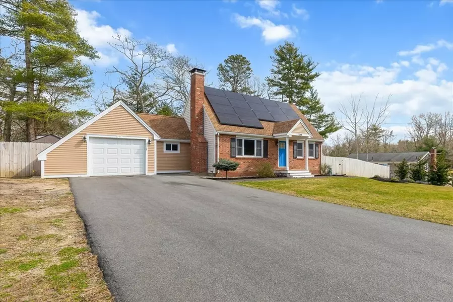 299 Cotuit Rd, Mashpee, MA 02649