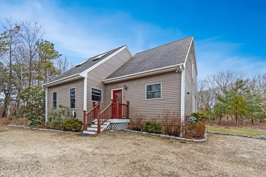 13 Saddle Club Rd, Edgartown, MA 02539