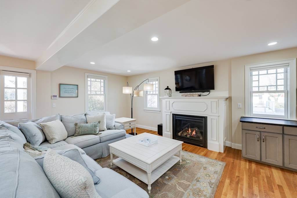 Falmouth, MA 02540,40 Main St #3