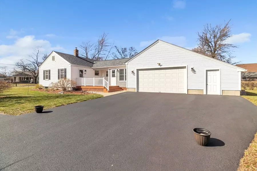 207 Poplar St, Agawam, MA 01030