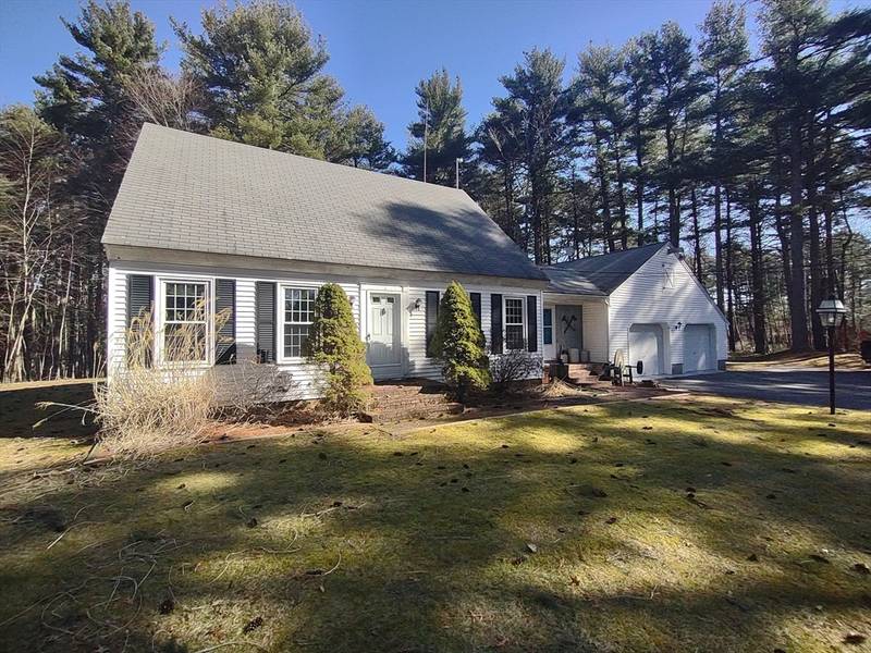 14 Maple St, Douglas, MA 01516