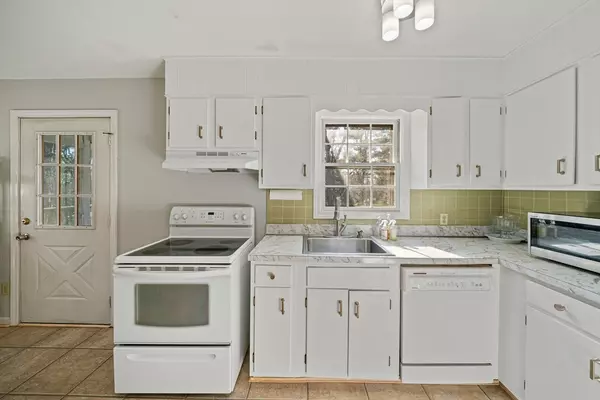 Marshfield, MA 02050,76 Barouche Dr