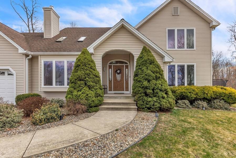 28 Deer Hill Cir, Ludlow, MA 01056