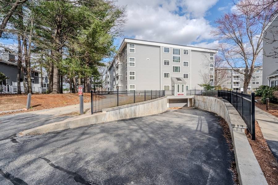 255 North Rd #235, Chelmsford, MA 01824