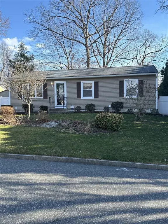 27 Aspen Road, Springfield, MA 01128