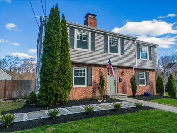 30 Pleasant St, Foxboro, MA 02035