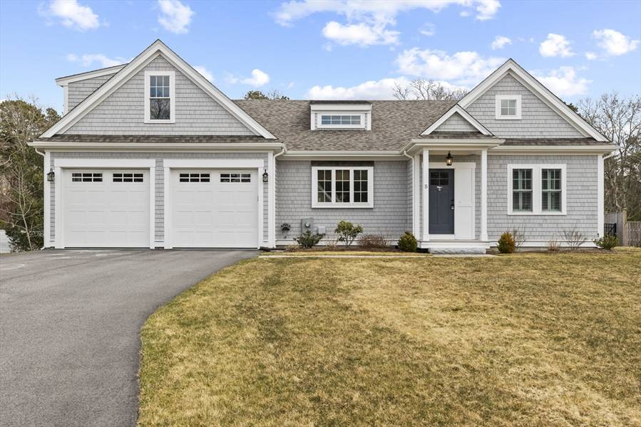 5 Maxwell Ln, Sandwich, MA 02563