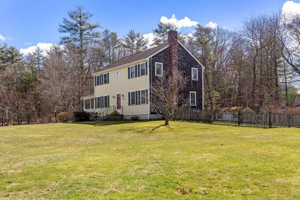 352 County Rd, Hanson, MA 02341