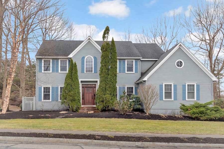 10 Holly Ln, Beverly, MA 01915